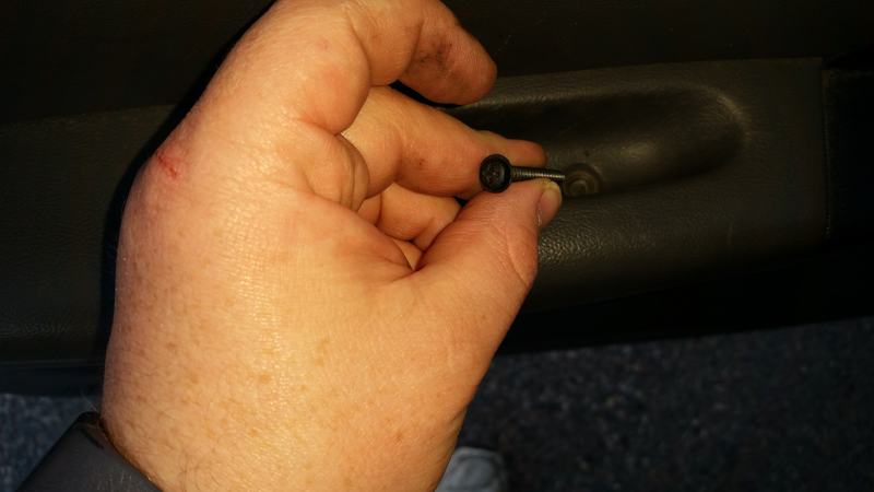 Grab Handle. No.1 Phillips Screw.